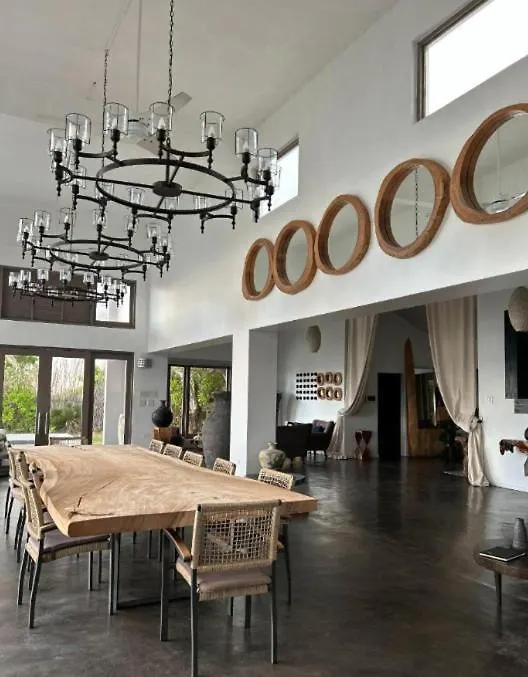 Cloud 11 Luxury Retreat 4Br Villa With Pool And Wifi Treasure Beach 0*,  Jamaica